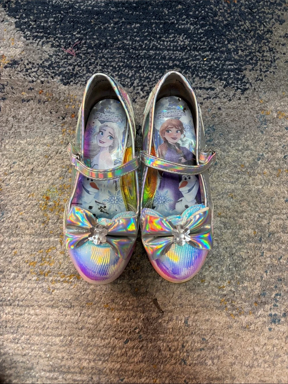 Girls' Iridescent Silver Frozen with Bow Accent